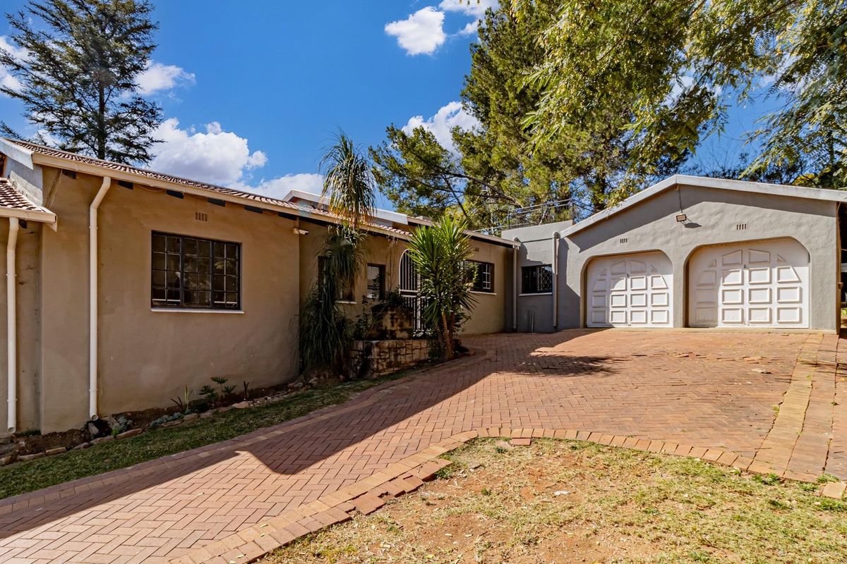4 Bedroom Standalone House on a 2005 sqrm land in Bryanston West – Ideal for Developers for Investment - Photo 2