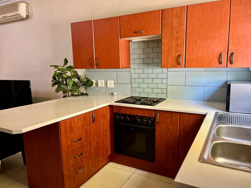 HEUWELSIG SECURITY ESTATE - 3 BEDROOM FREE STANDING TOWNHOUSE - Photo 10