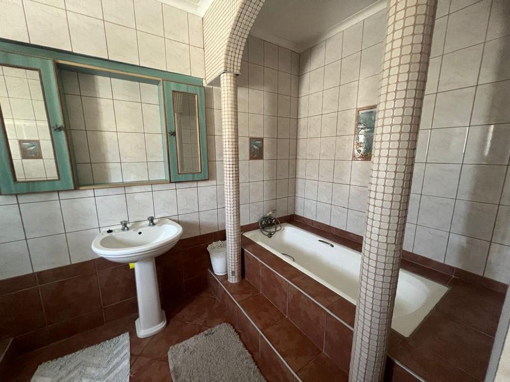 En-suite bathroom