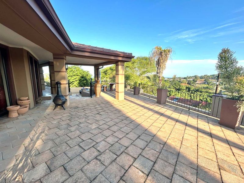 HENDRA - ELEVATED LUXURY RESIDENCE WITH PANORAMIC VIEWS AND FLATLET - Photo 8