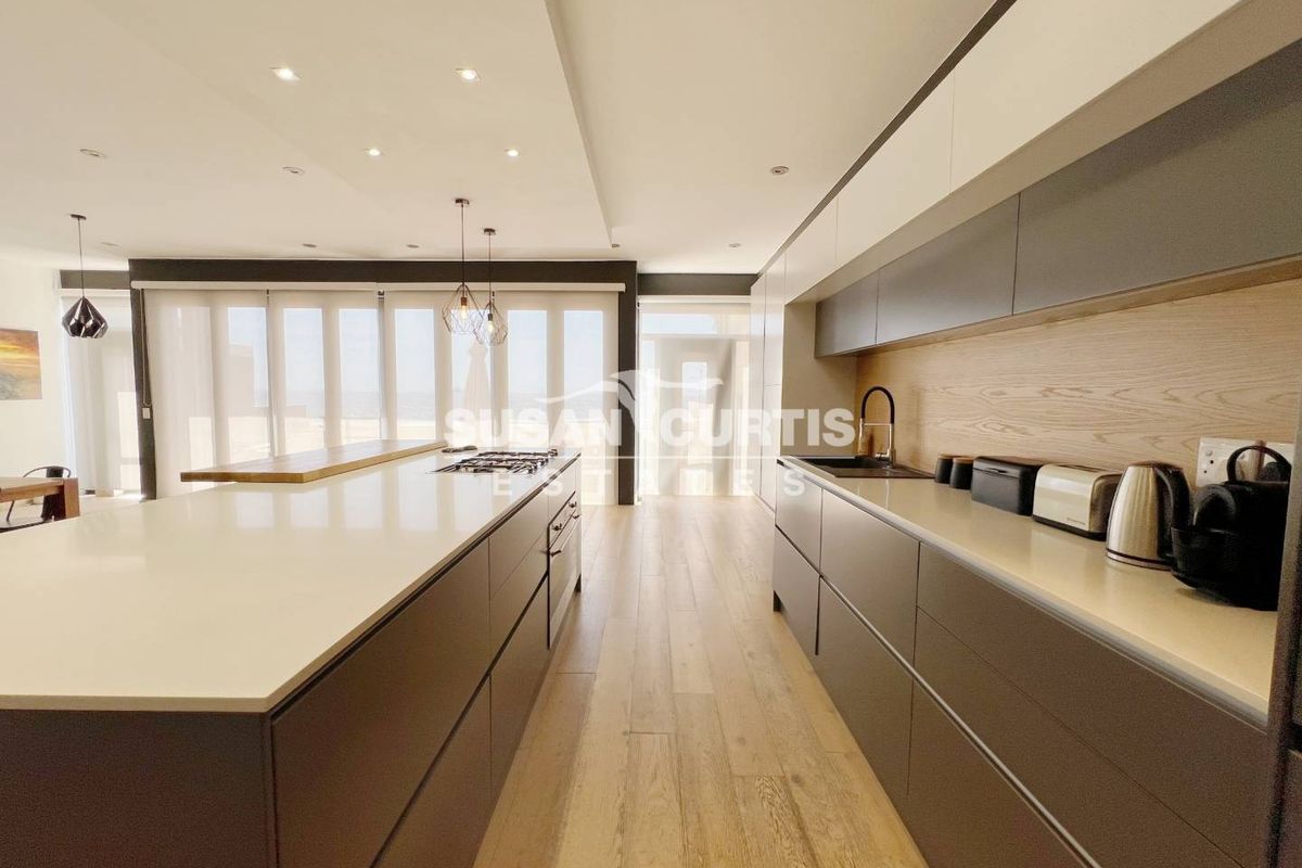 Stunning Beachfront Modern Home - Photo 5