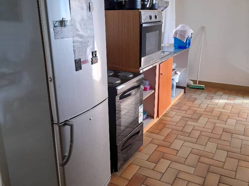 Price Drop Alert! Spacious Home with Extra Flatlet - Photo 9