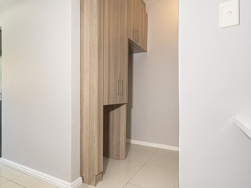 Rare two bed two bath ground floor apartment modern designed - Photo 9