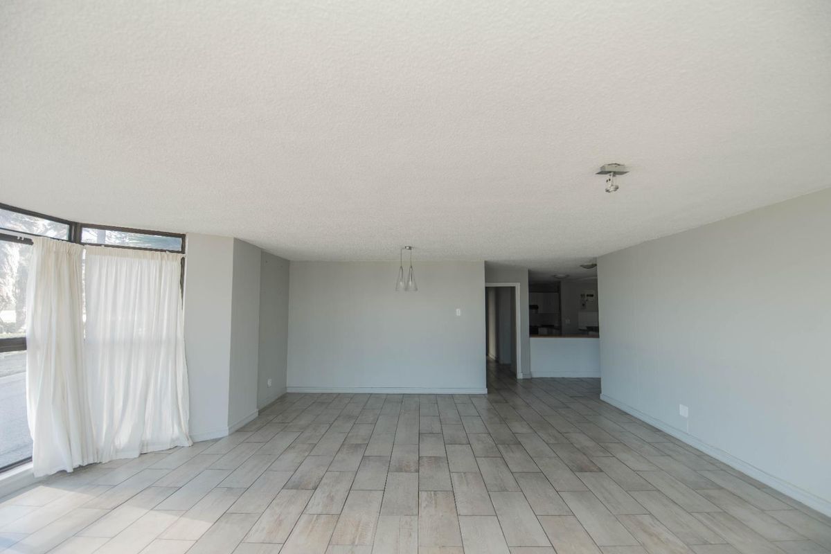 Spacious 142m2 Apartment in Twin Palms – Beachfront Living in Humewood - Photo 5