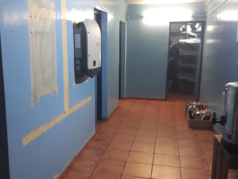 Well-located building with numerous potential - Photo 4