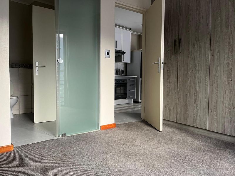 Modern 2 Bedroom in the Heart of Hatfield - Photo 8