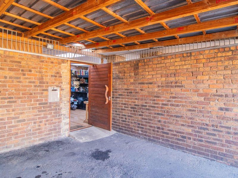 Spacious, neat 2 bedroom Townhouse in popular complex - Photo 3