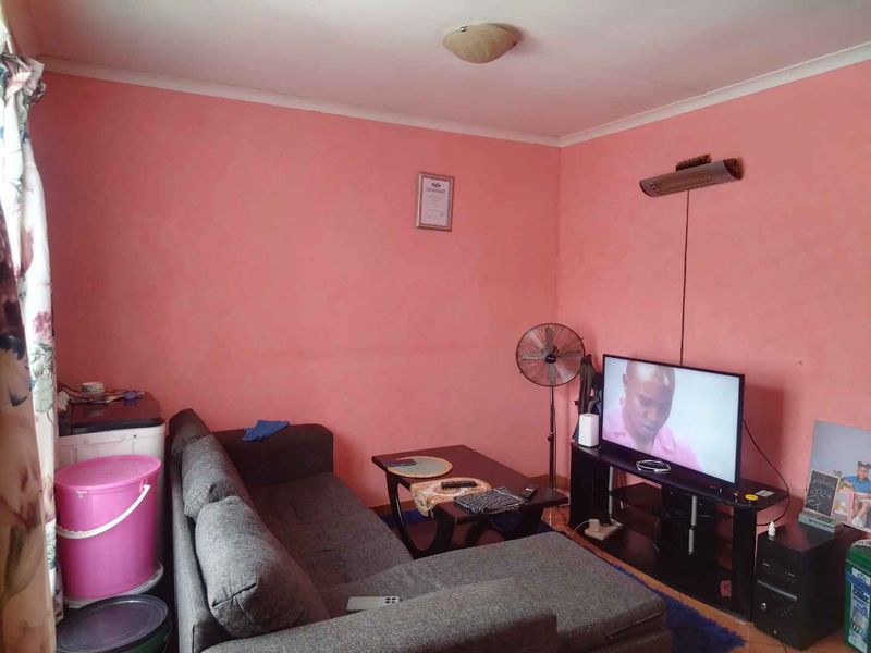 2 bedrooms house for sale in Soshanguve VV - Photo 3