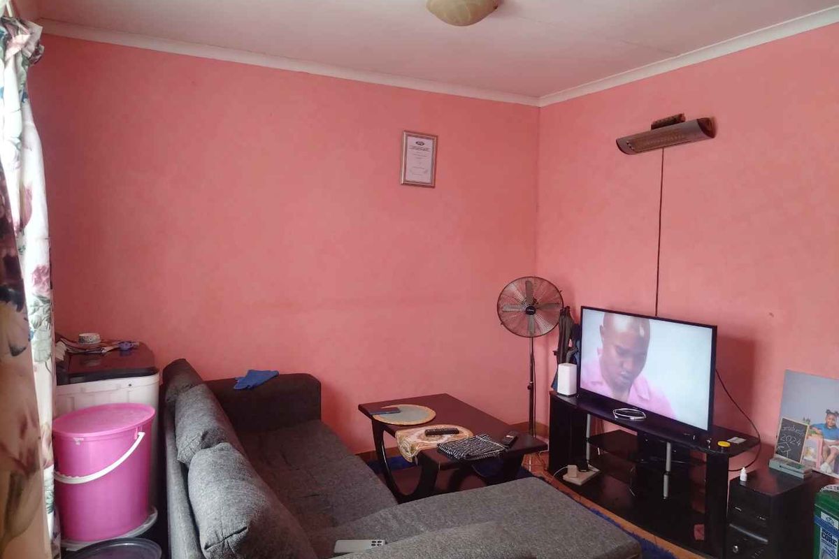 2 bedrooms house for sale in Soshanguve VV - Photo 3