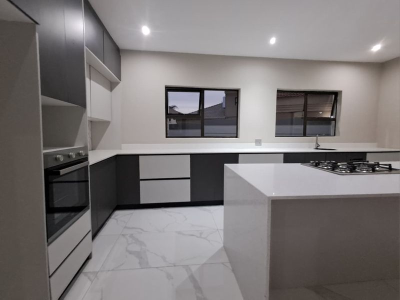 Modern Home for Sale in Liefde en Vrede - Photo 5