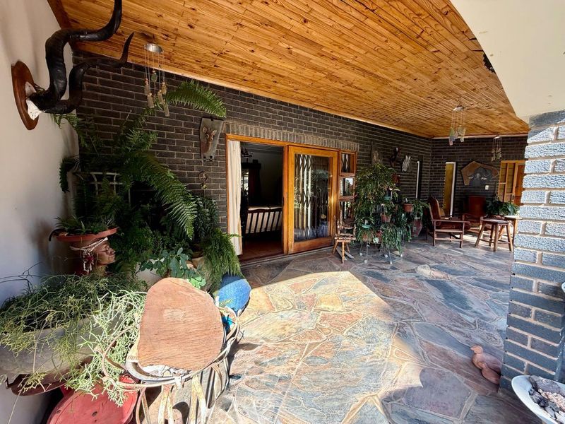 5 Bedroom house with flat for sale in Vryheid - Photo 10
