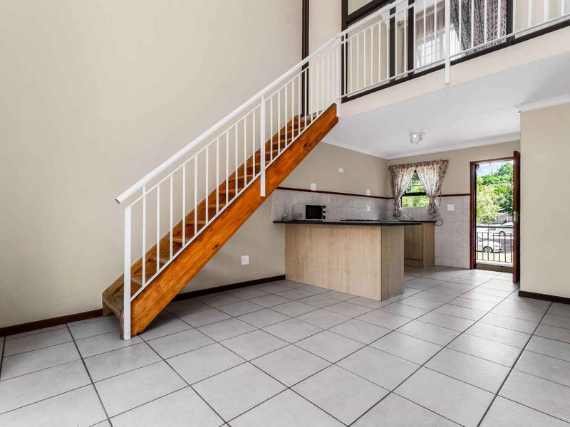 Immaculate 2 Bedroom 2 Bathroom Loft Apartment - Photo 3