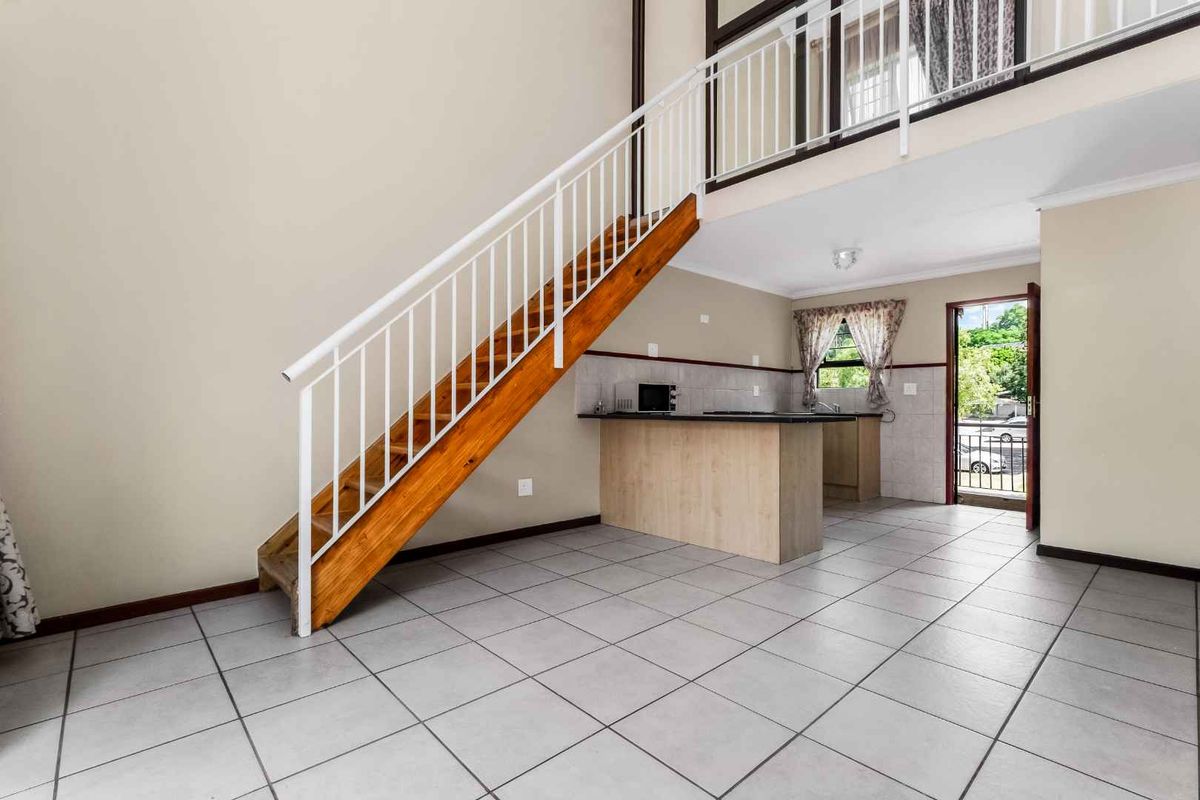 Immaculate 2 Bedroom 2 Bathroom Loft Apartment - Photo 3