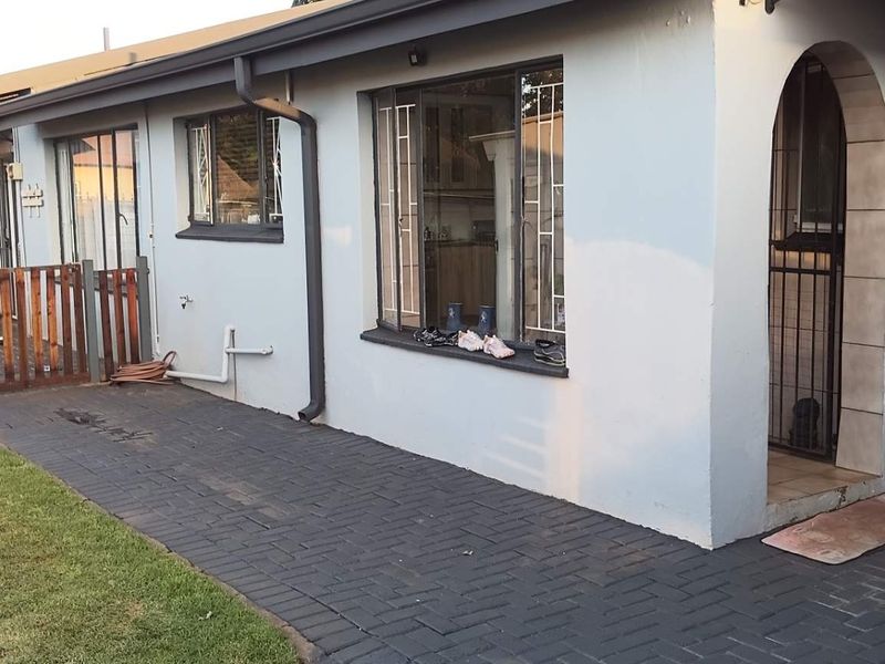 Family Home in Meyerton Central to rent - Photo 6