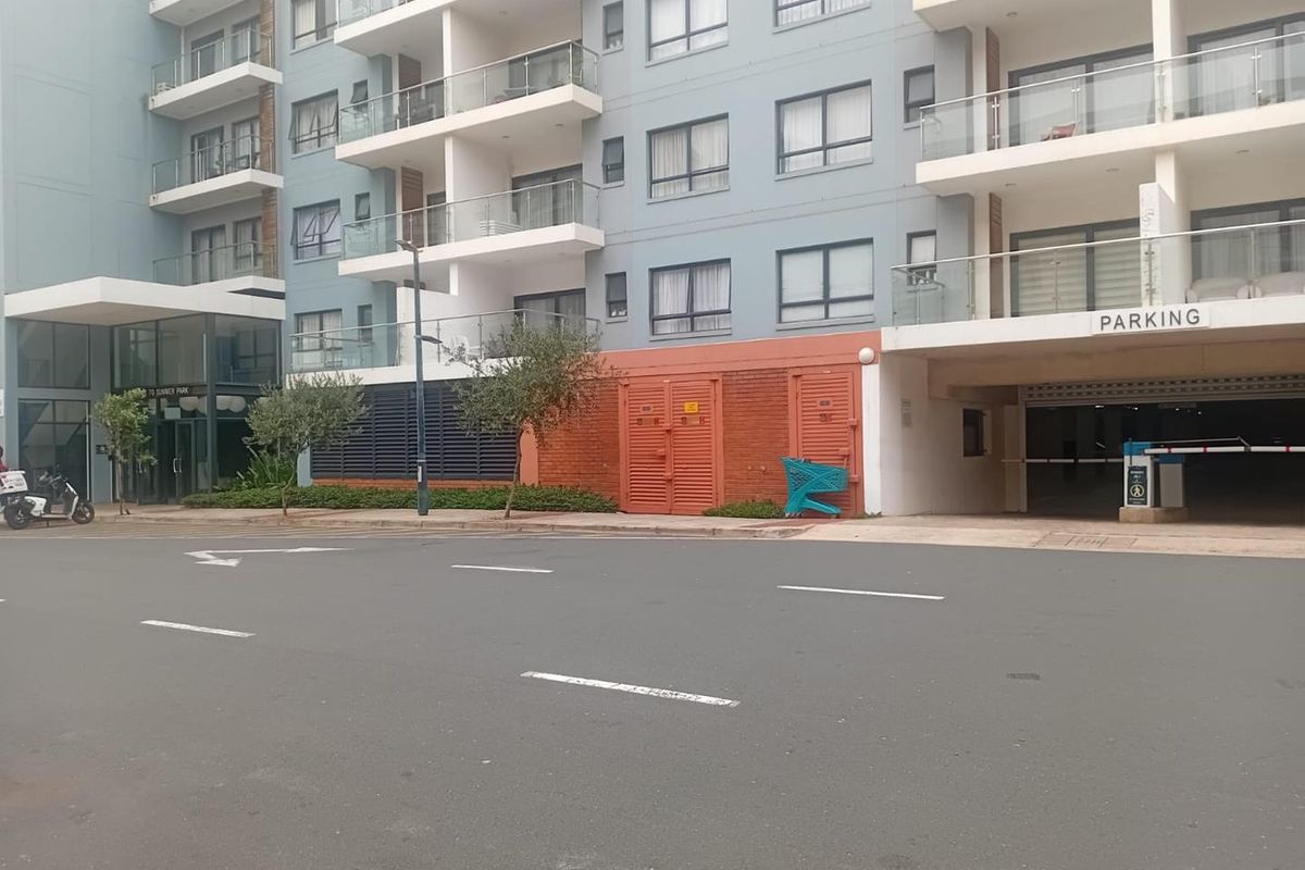 Stylish 2 bedroom 2 bathroom apartment - 1 small dog allowed - Photo 2