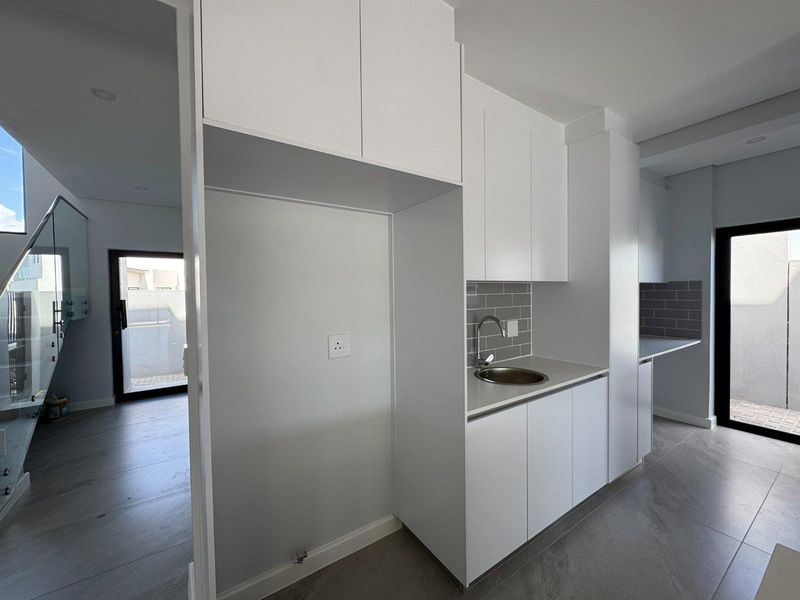 Stylish 4-Bedroom Family Home with Modern Finishes in Sandown, Cape Town - Photo 7