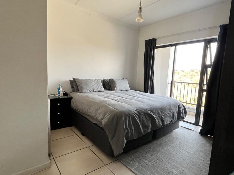 Modern 2 Bedroom, 2 Bathroom Apartment in Olivedale - Photo 4