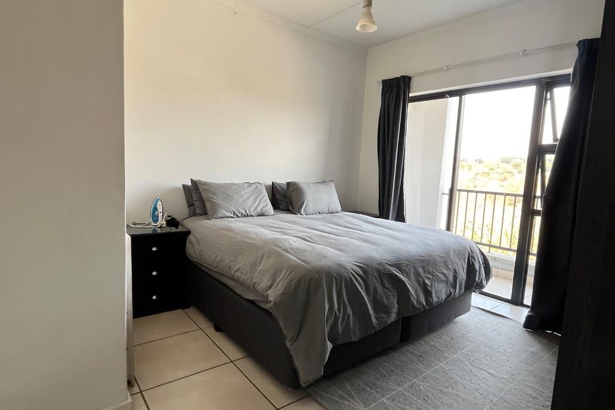 Modern 2 Bedroom, 2 Bathroom Apartment in Olivedale - Photo 4