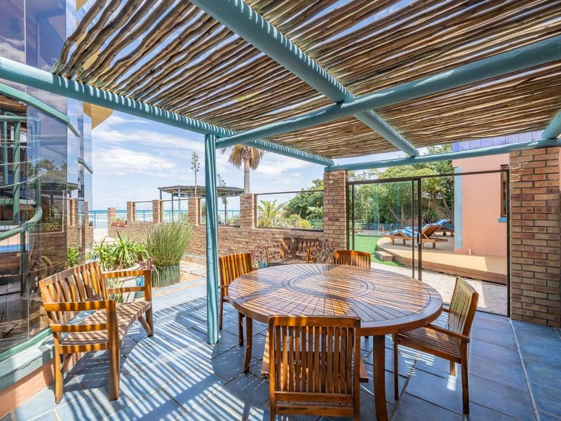 Sole Mandate: Exceptional Beachfront Property with Uninterrupted Views - Photo 9