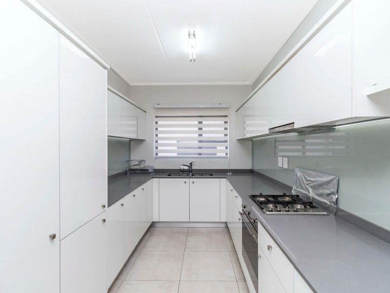 Furnished lock up and go - Photo 10