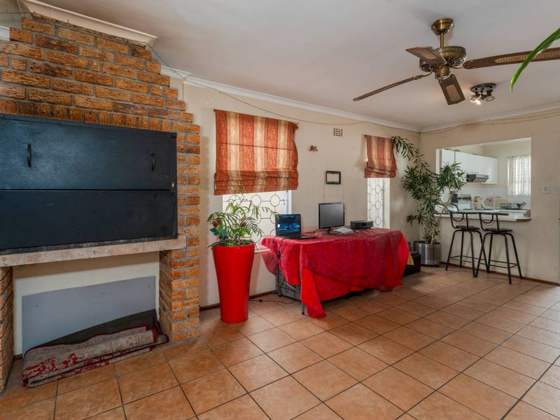 Charming 3-Bedroom Home in a Cul-de-Sac | Great Value & Potential - Photo 2