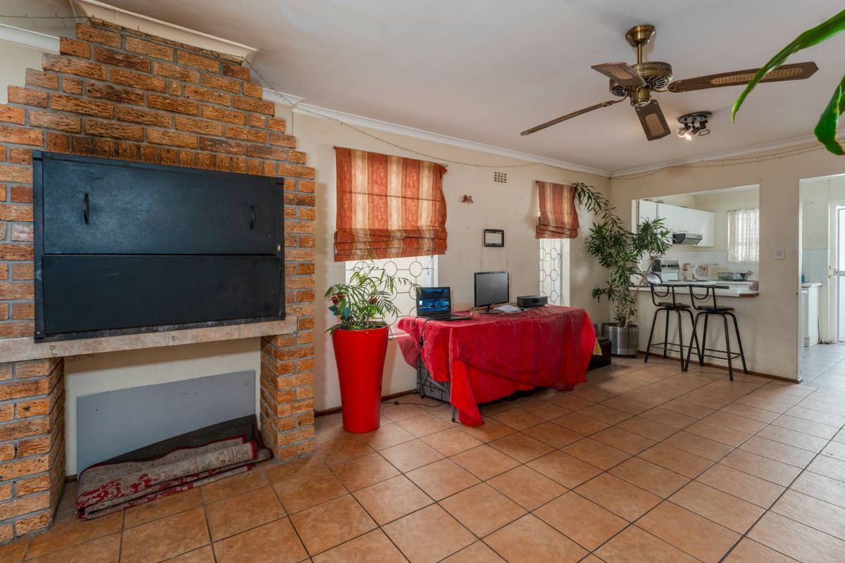 Charming 3-Bedroom Home in a Cul-de-Sac | Great Value & Potential - Photo 2