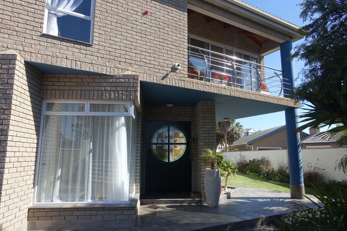 DOUBLE STOREY MENTION IN UPMARKET NEIGHBORHOOD CLOSE TO SEA - Photo 5