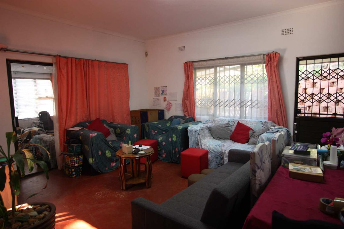 3 Bedroom 2 Bathroom home for rental in Parkhill - Photo 4