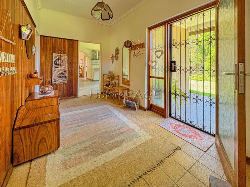 Otjiwarongo:  Neat home with flat on large plot is for Sale - Photo 9