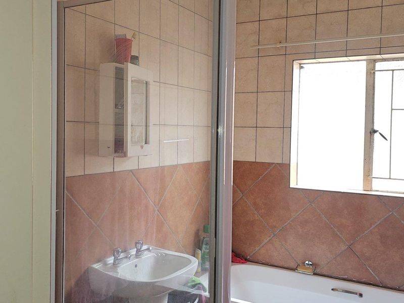 2 bedroom house for sale in Brits Central - Photo 4