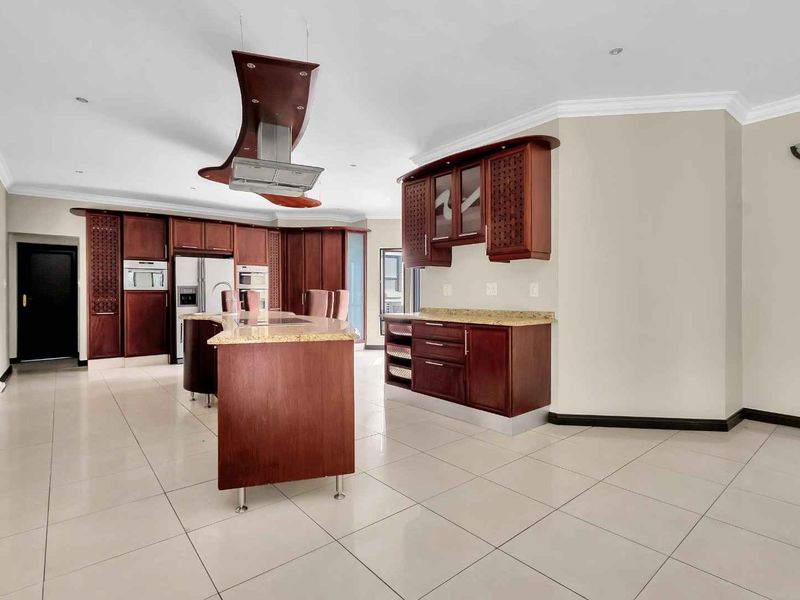 FOR THE LARGER FAMILY – HOME WITH LARGE FLAT - Photo 7