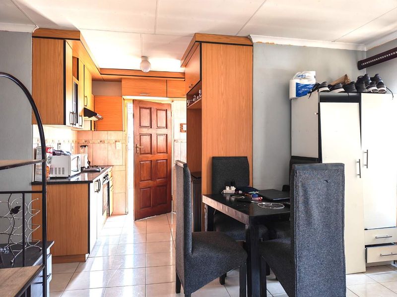 7 Bedroom  Apartment for Sale in Cosmo City - Photo 5