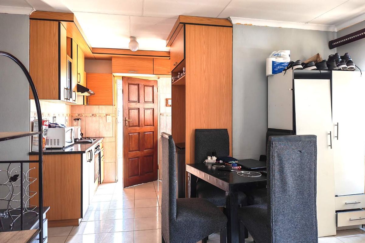 7 Bedroom  Apartment for Sale in Cosmo City - Photo 5