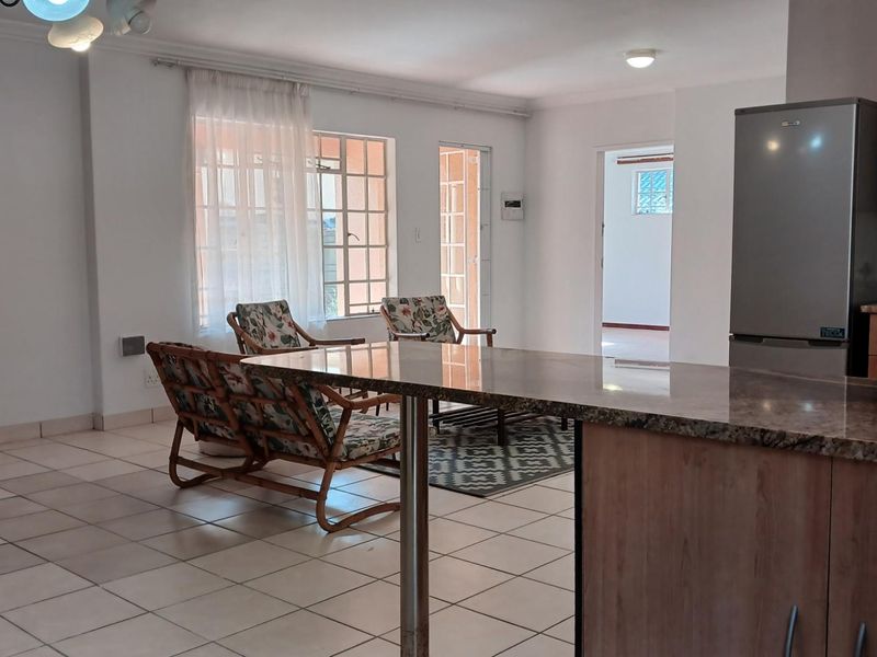 Spacious, Sunny 1 Bed Garden Flat to Let in Paulshof - Photo 4