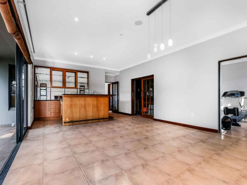 THE PERFECT PRIVATE ENTERTAINER HOME, DESIGNED FOR COMFORTABLE FAMILY LIVING - Photo 10