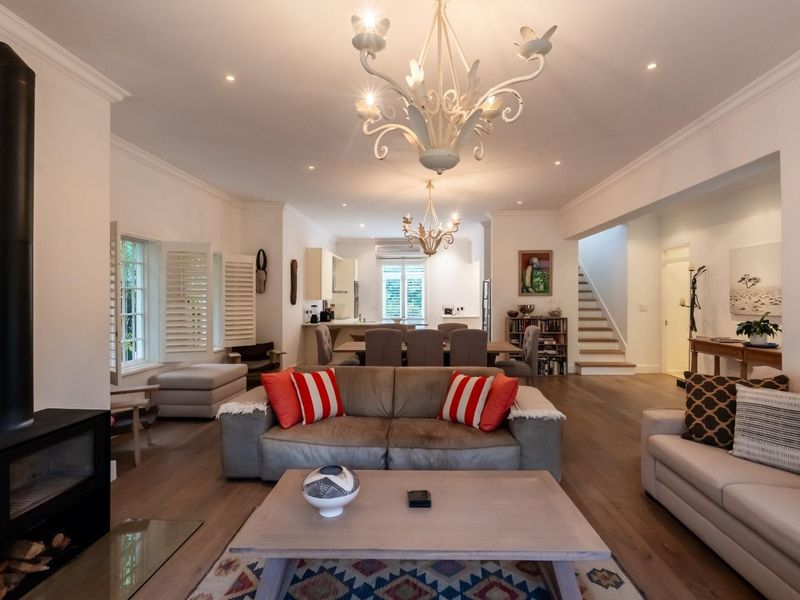 Elegant Furnished 4-Bedroom Home Available 01 July 2026 until 30 September in Franschhoek - Photo 8
