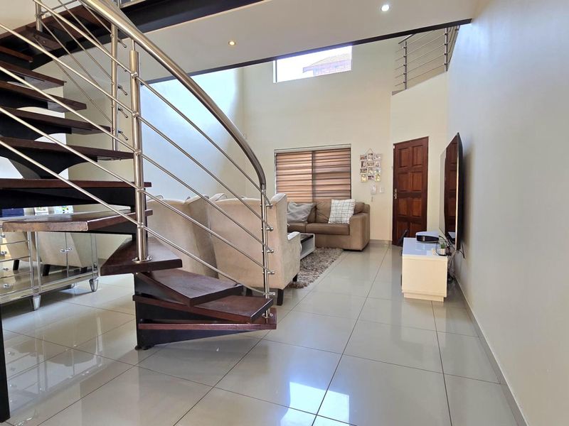 3 Bedroom Townhouse for Rent in New Redruth Alberton - Photo 6