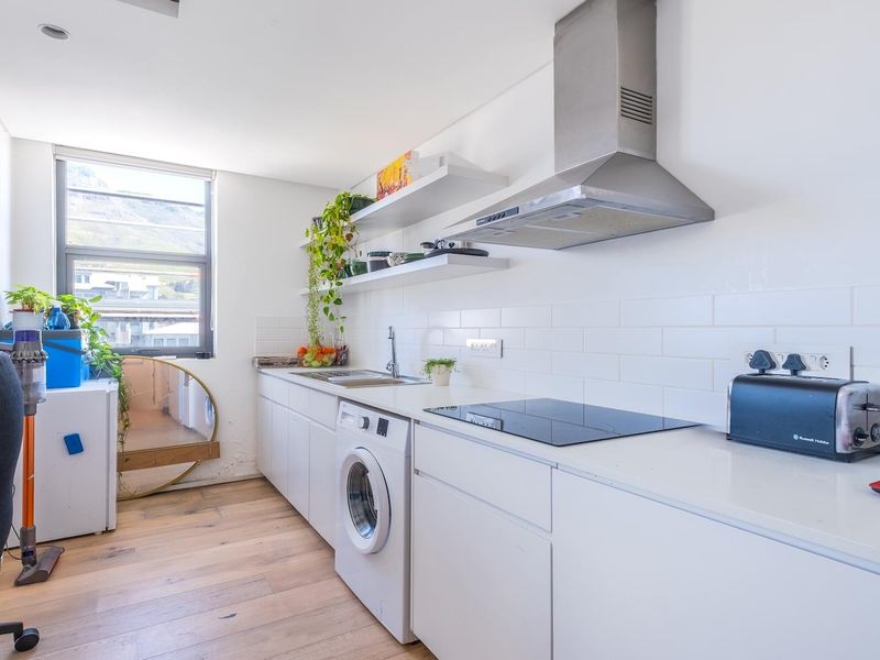 Top-Floor Spectacular Unit With Table Mountain View - Photo 5