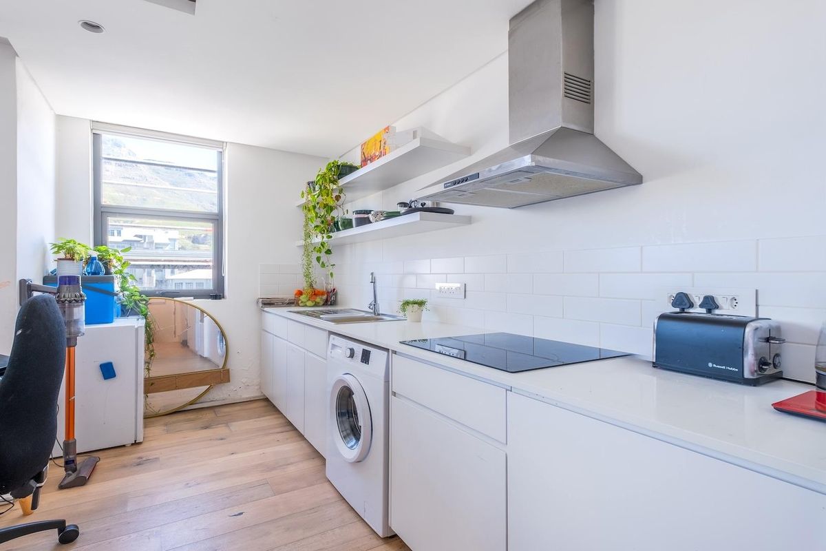 Top-Floor Spectacular Unit With Table Mountain View - Photo 5