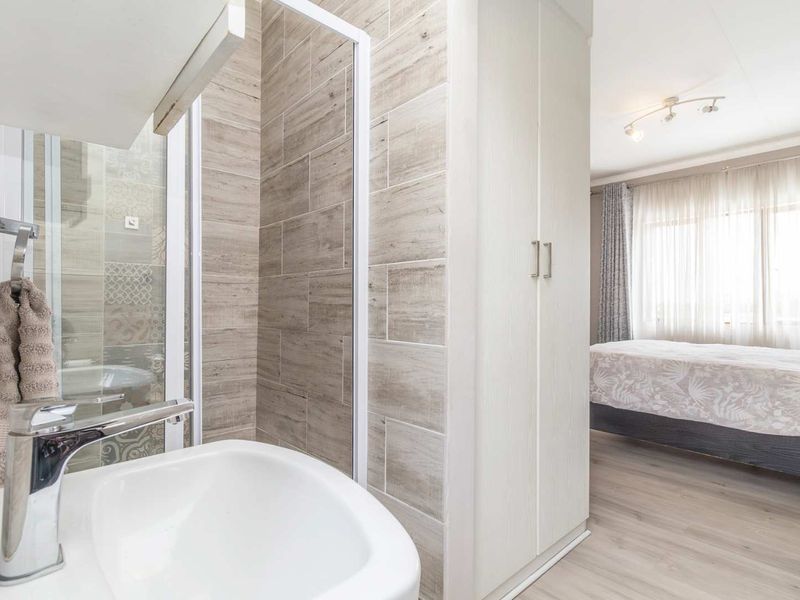 Modern Family Living - Photo 9