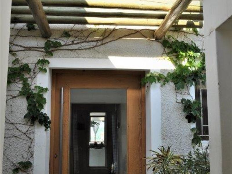 City-Center Guest House: Charm, Comfort, & Convenience Await! - Photo 5