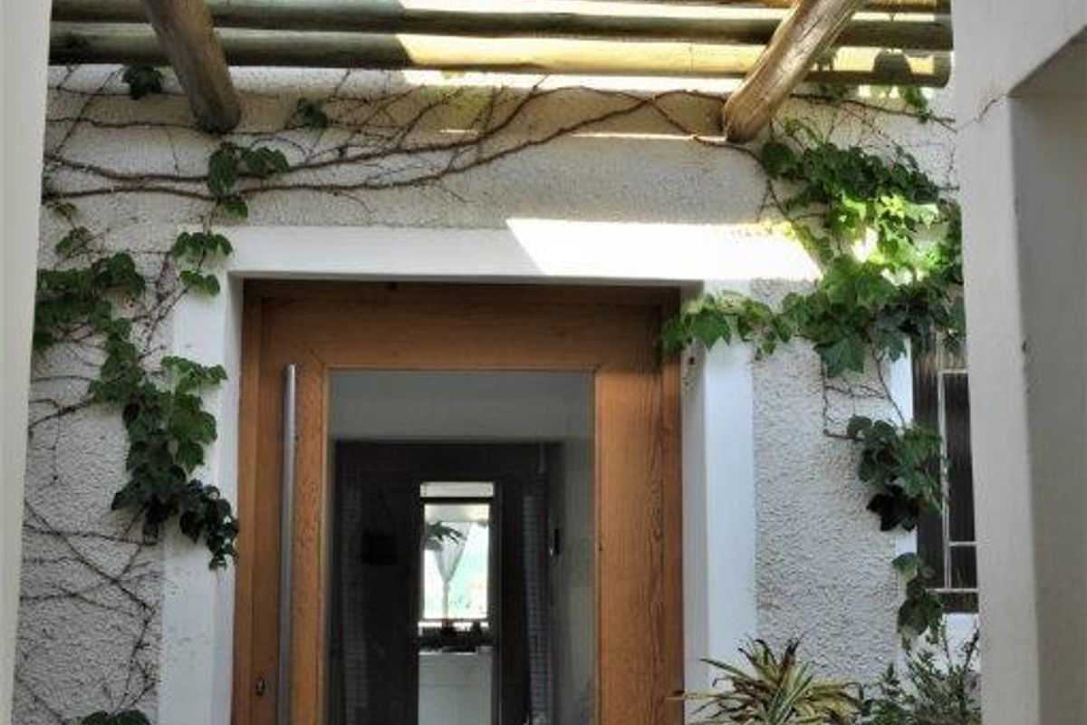 City-Center Guest House: Charm, Comfort, & Convenience Await! - Photo 5