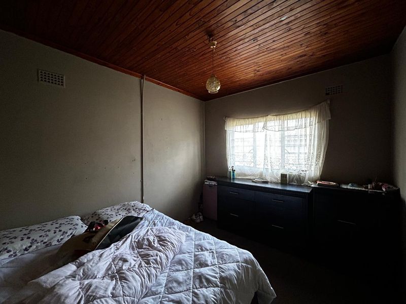 Family-Friendly 4-Bed Home - Photo 6