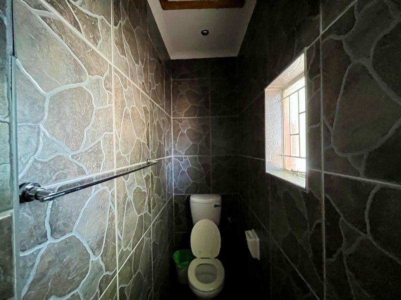 House for Sale in Okahandja – Spacious 4 Bedroom Home with Garages | N$2,000,000 - Photo 10