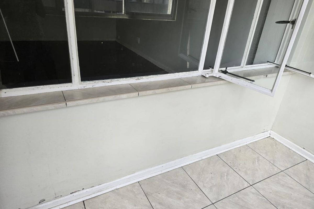 Secure Durban Unit with Parking, Near uShaka Marine World. Two and half bedroom apartment for sale in South Beach! This won't stay!!! - Photo 3
