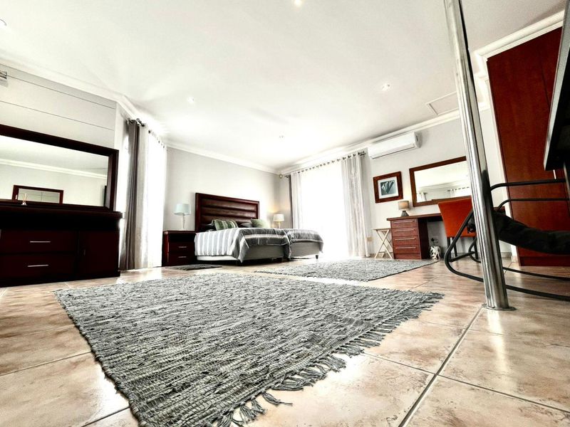 Luxury Family Home - Photo 8