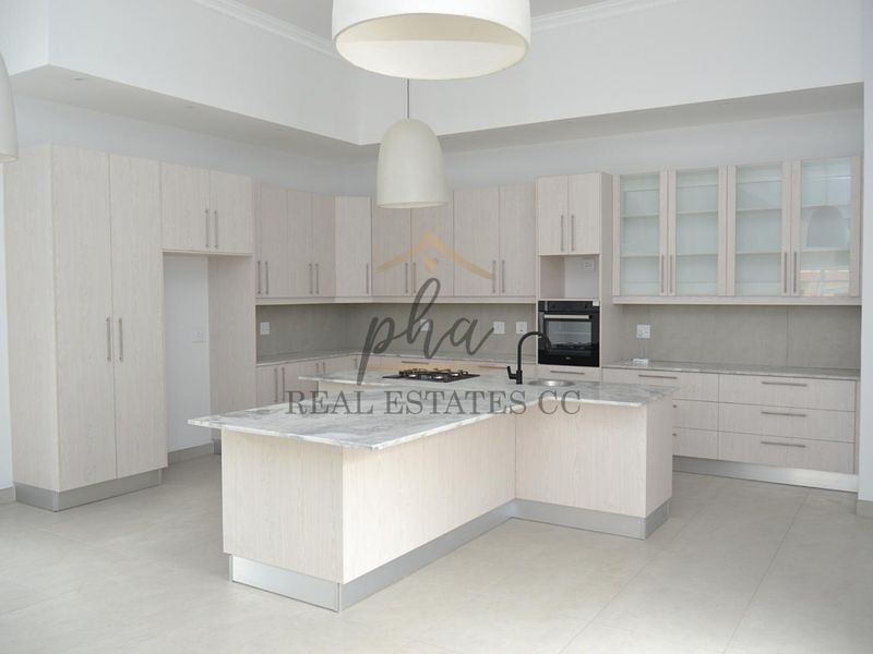 Property that seamlessly blends comfort - Photo 7