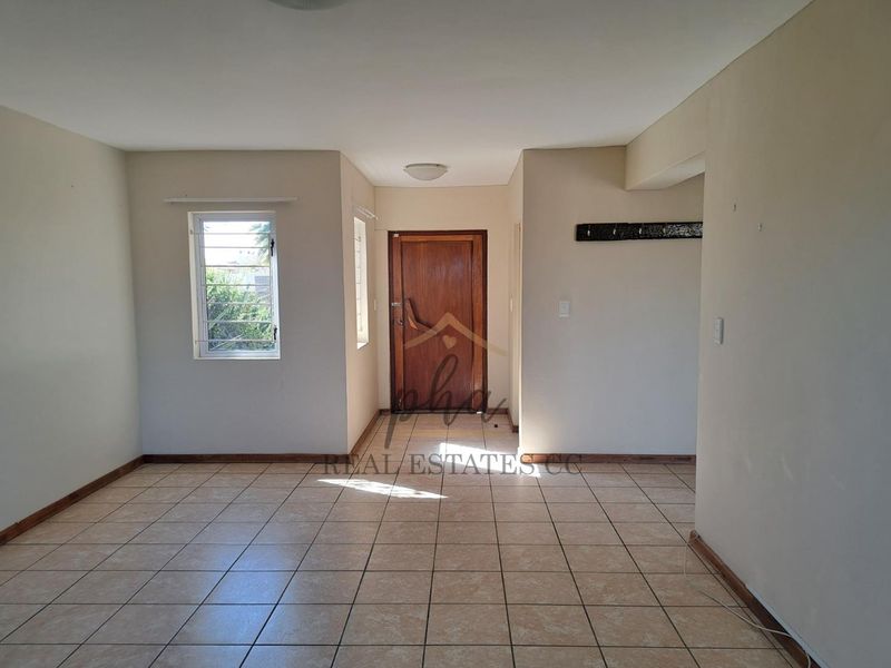 3 Bedroom Family home offering 3 garages for sale in Walvis Bay - Photo 3