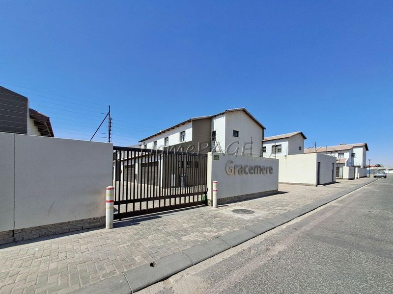Fairway Estates, Walvis Bay:  2 Bedr Double Storey Unit is for Sale - Photo 2