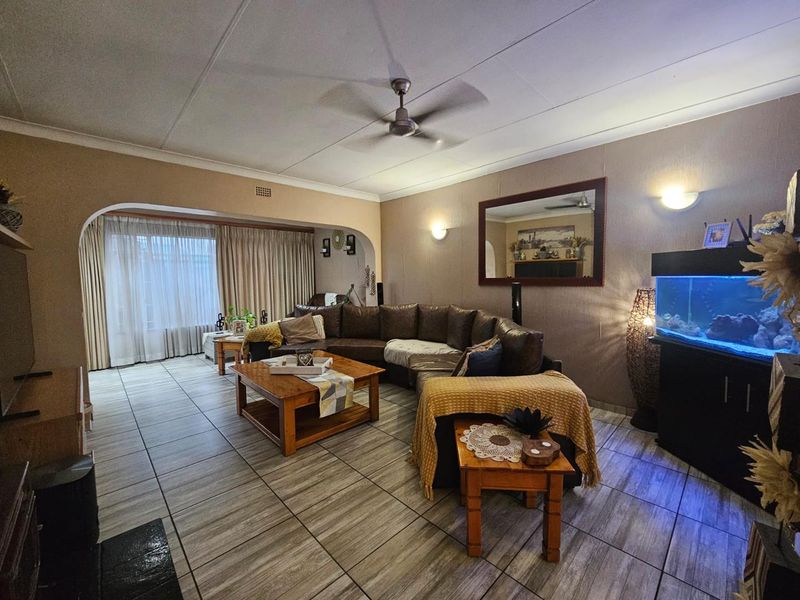 Prestine Family Home for Sale - Photo 2